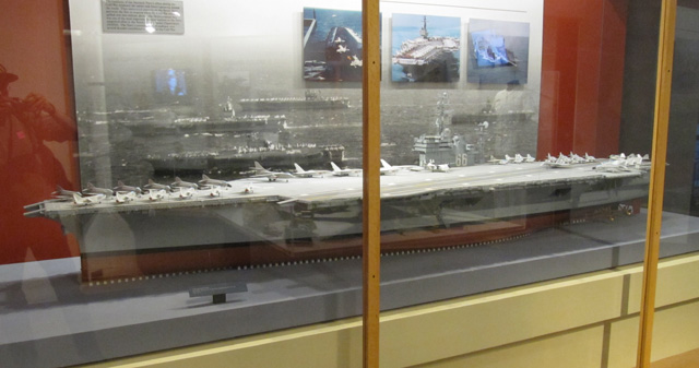 Flugzeugträger USS America im Hampton Roads Naval Museum