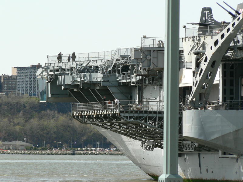 USS Intrepid - Aussenansicht