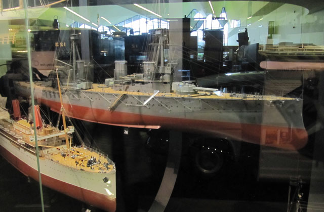Schlachtkreuzer HMS Indomitable im Riverside Museum in Glasgow