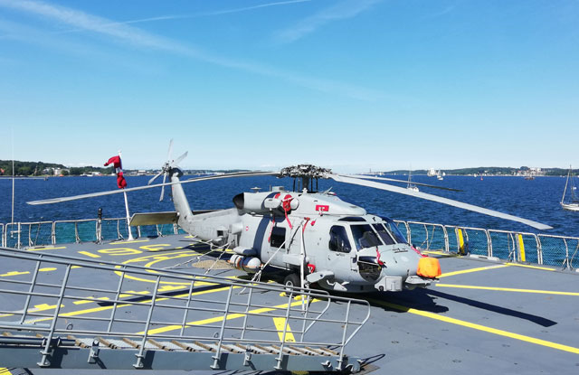 Dänischer Sikorsky MH-60R Seahawk auf der Fregatte Iver Huitfeldt