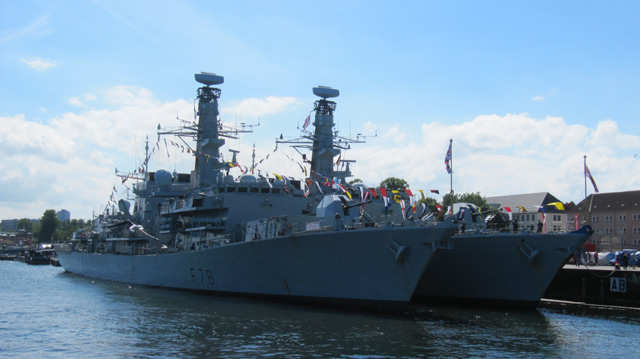 Britische Fregatten HMS Kent und HMS Westminster