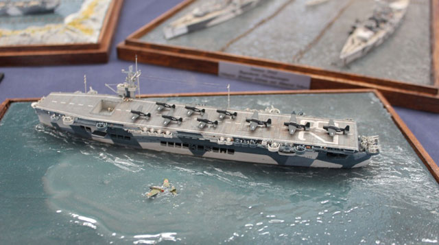 Modelbauausstellung des PMC Südpfalz: Geleitträger USS Chenango(1/700)