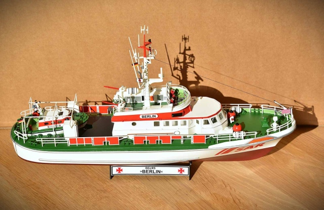 Seenotrettungskreuzer Berlin (1/72)