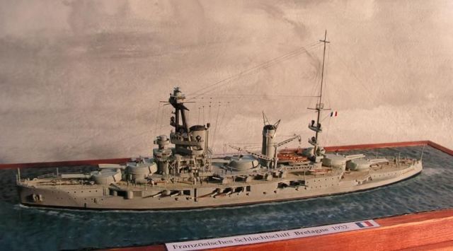 Französisches Schlachtschiff Bretagne (1/700)