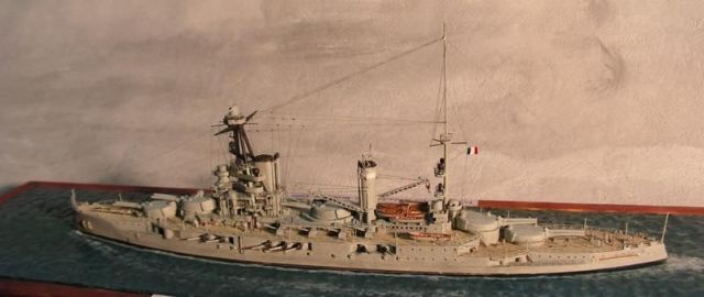 Französisches Schlachtschiff Bretagne (1/700)