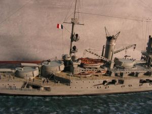 Französisches Schlachtschiff Bretagne (1/700)