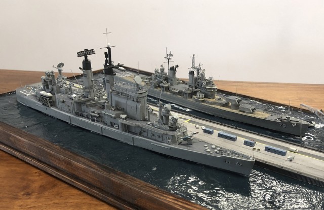 Schwerer Kreuzer USS St. Paul und Lenkwaffenkreuzer USS Chicago (1/700)