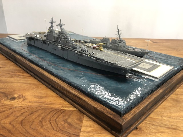 Landungsträger USS Boxer und Zerstörer USS Forrest Sherman (1/700)