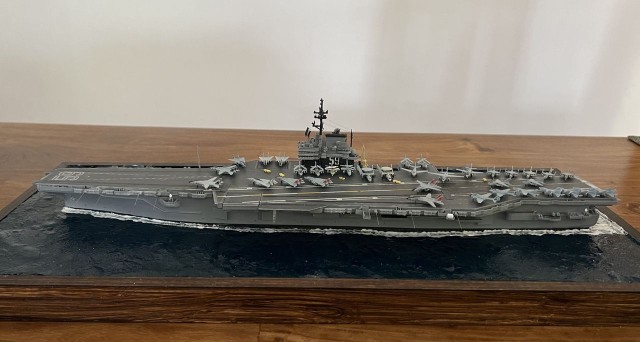 Flugzeugträger USS Forrestal (1/700)