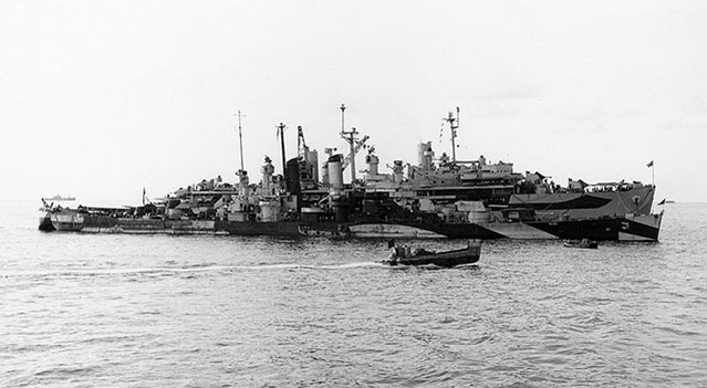 USS Houston mit USS Hector