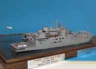 Versorger USNS Lewis and Clark und Landungsschiff USS Whidbey Island (1/700)