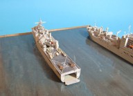 Versorger USNS Lewis and Clark und Landungsschiff USS Whidbey Island (1/700)