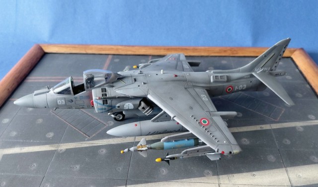Kampfflugzeug McDonnell Douglas AV-8B Harrier II Plus (1/72)