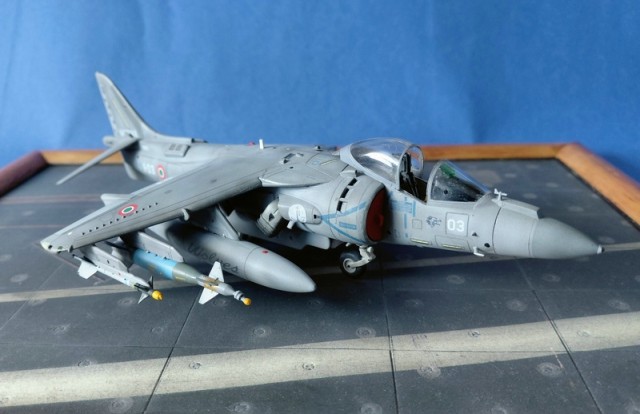 Kampfflugzeug McDonnell Douglas AV-8B Harrier II Plus (1/72)