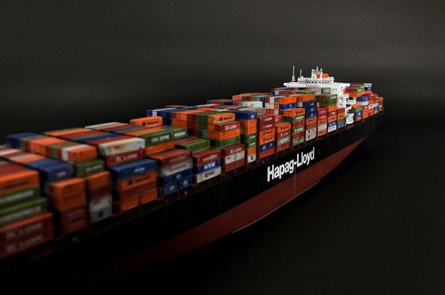 Containerschiff Colombo Express (1/700)