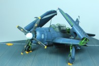 Curtiss SB2C-4 Helldiver (1/72)