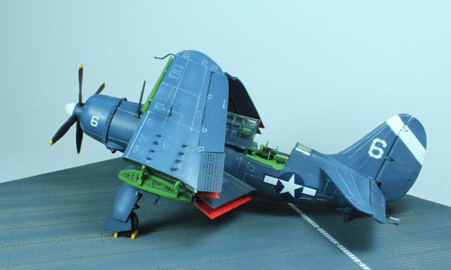 Curtiss SB2C-4 Helldiver (1/72)