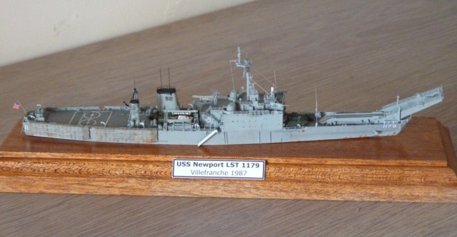 Landungsschiff USS Newport (1/700)