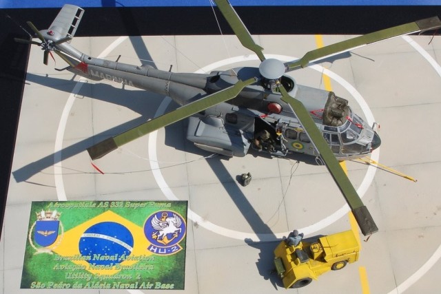 Brasilianischer Marinehubschrauber Aerospatiale AS.332 Super Puma (1/72)