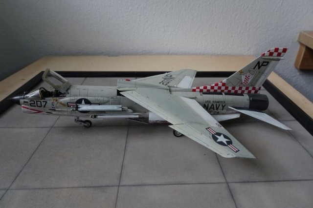 Jäger Vought F-8J Crusader (1/72)