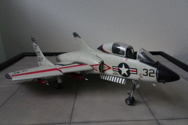 Jagdflugzeug Chance Vought F7U-3M Cutlass (1/72)