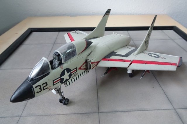 Jagdflugzeug Chance Vought F7U-3M Cutlass (1/72)