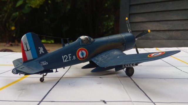 Jagdbomber Vought F4U-7 Corsair (1/72)