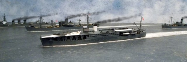 Landungsträger Akitsu Maru (1/700) mit Kuma (Tamiya), Sado Maru (Fujimi) und Bengal Maru (HP)