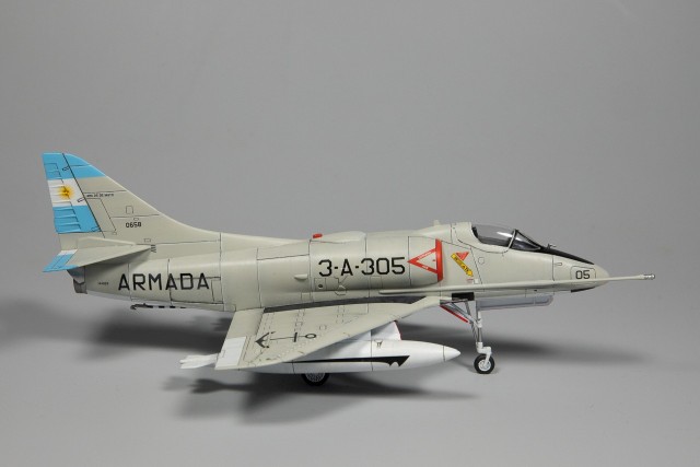 Kampfflugzeug Douglas A-4Q Skyhawk (1/72)