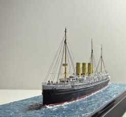Passagierschiff Columbia (1/700)
