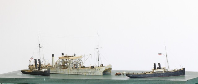 U-Boot-Bergungsschiff SMS Vulkan und Schlepper Schelde (1/700)