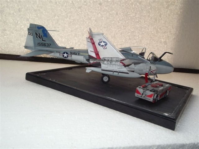 Kampfflugzeug Grumman A-6E Intruder (1/48)