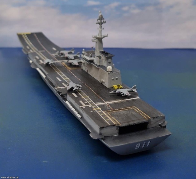 Flugzeugträger HTMS Chakri Naruebet (1/700)