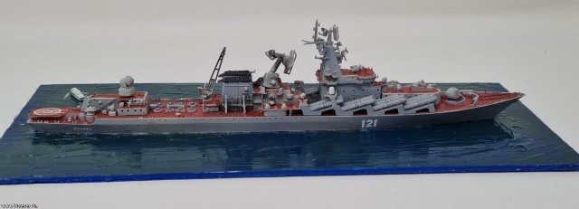 Raketenkreuzer Moskwa (1/700)