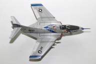 Jagdbomber Grumman F9F-8B Cougar (1/72)