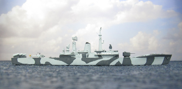 Chilenische Fregatte Almirante Lynch (1/700)