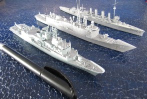 Fregatte HMAS Anzac und USS Reuben James, Leichter Kreuzer HMS Southampton (1/700)