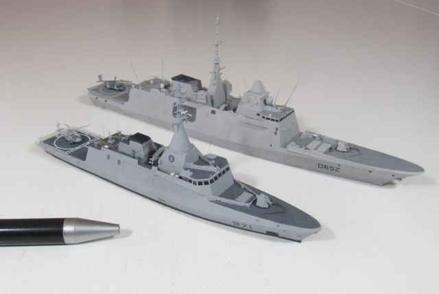 Korvette El Fateh und Fregatte Provence (1/700)