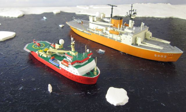 Polarforschungsschiff RRS Ernest Shackleton und Shirase