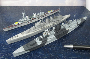Schwere Kreuzer HMS Kent und HMS Exeter, Leichter Kreuzer Königsberg (1/700)