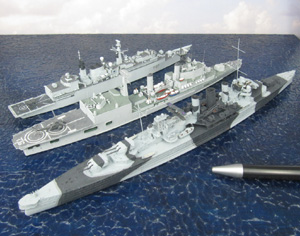 Schwerer Kreuzer HMS Kent, Hubschrauberkreuzer HMS Tiger und Fregatte HMS Chatham (1/700)