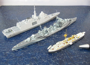 Panzerkreuzer Laiyuan, Leichter Kreuzer HMS Sirius und Fregatte Provence (1/700)