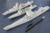 Lenkwaffenkreuzer USS Long Beach, Lenkwaffenzerstörer USS Mustin, Lenkwaffenkreuzer Moskwa (1/700)