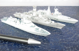 Fregatte KRI Raden Eddy Martadinata, HMAS Warramunga und SAS Amatola (1/700)