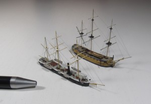 Kanonenboot SMS Meteor und 24-Kanonenschiff HMS Rose (1/700)