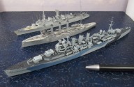 Schwerer Kreuzer HMS Norfolk, Panzerkreuzer HMS Monmouth und Lenkwaffenzerstörer HMS Glamorgan (1/700)