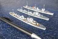 Flottillenführer HMS Scott und HMS Valentine sowie Zerstörer B 110 (1/700)