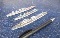 Flottillenführer HMS Scott und Zerstörer G 40 und Grom (1/700)