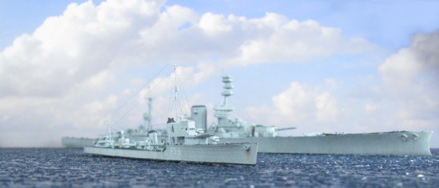 Britischer Flottillenführer HMS Valentine und Großer Leichter Kreuzer HMS Glorious (1/700)