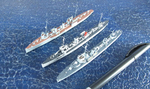 Britischer Flottillenführer HMS Valentine und Zerstörer SMS B 110 und Nowik (1/700)